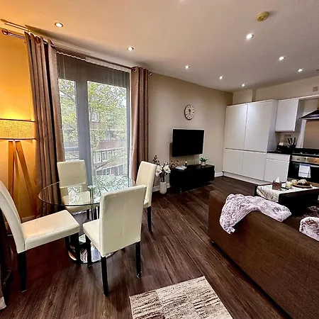 Central London Brand New Apartment